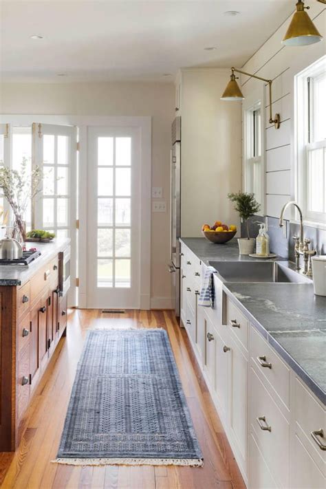 This simple 1939 lakeside cottage marries modern and traditional, and its kitchen, designed by gil schafer. Tour This Stunning Waterfront Farmhouse | Cottage kitchen ...