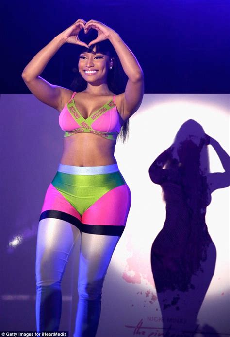 Nicki Minaj Shows Off Her Impressive Cleavage As She Performs In Las Vegas Daily Mail Online