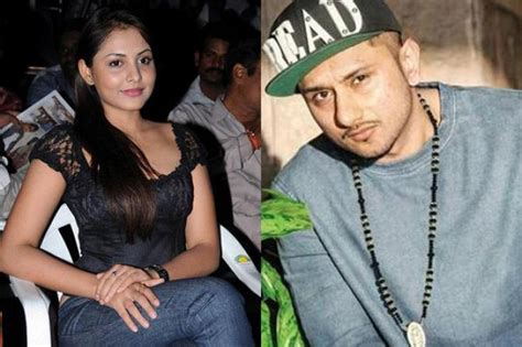 Yo Yo Honey Singh Shares Cute Picture With Wife Shalini Singh On Her