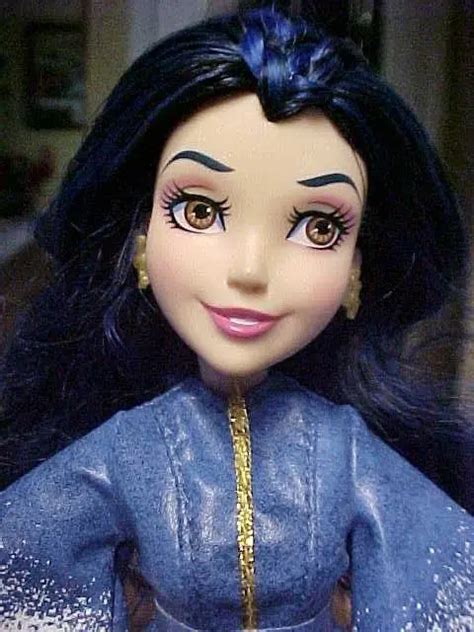 DISNEY DESCENDANTS SIGNATURE Evie Isle Of The Lost Doll Hasbro Tall PicClick