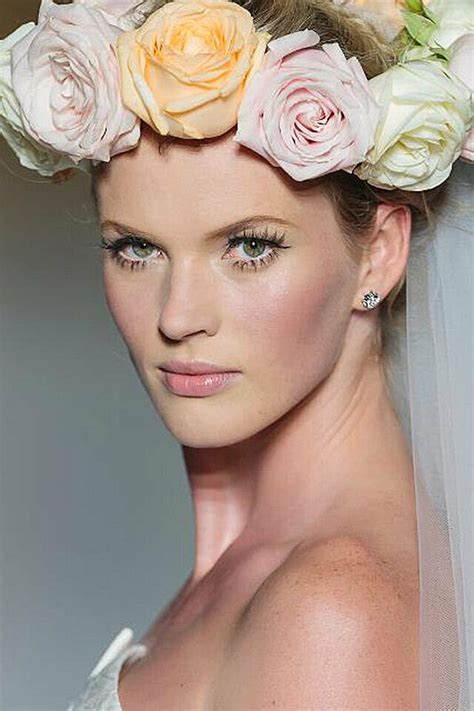 30 Photos Of Bridal Flower Crowns For A Romantic Wedding Day Look