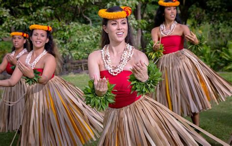 The First Hula Girl Festival In Waikiki Saturday Evening At The Nd