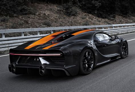 The chiron super sport 300+ bodywork has been extended and aerodynamically optimized for extremely high speed performance. BUGATTI Chiron Super Sport 300+ 2020 caractéristiques et ...