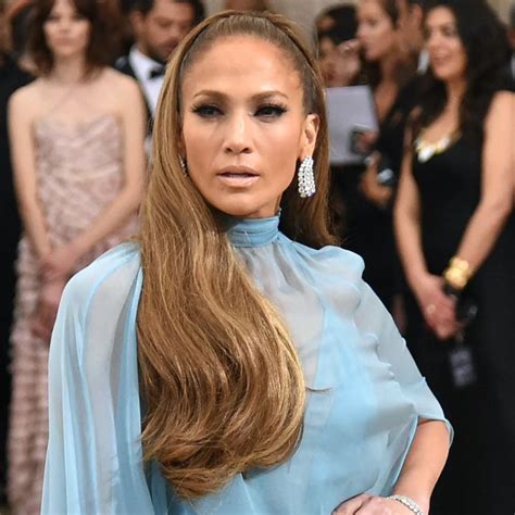 Jennifer Lopez S 18 Most Memorable Hair Moments Of The Decade Jennifer Lopez Hair Hair Styles