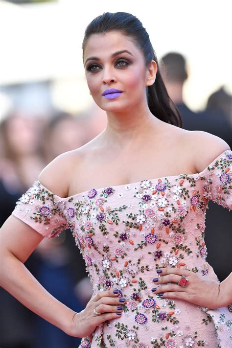 Aishwarya Rai Looks Bold And Beautiful As She Attends From The Land Of