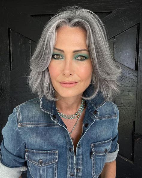 20 Hairstyles For Women Over 50 Valemoods Grey Hair Looks Hello