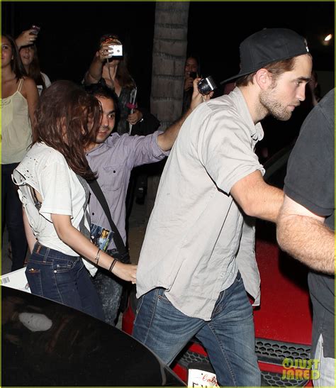 Kristen Stewart And Robert Pattinson Hotel Cafe Couple Photo 2689774 Kristen Stewart Robert