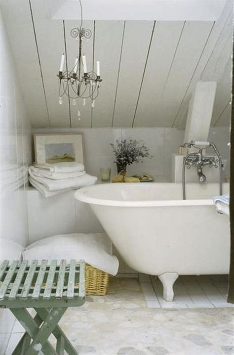 99 Romantic And Elegant Bathroom Design Ideas With Chandeliers Small