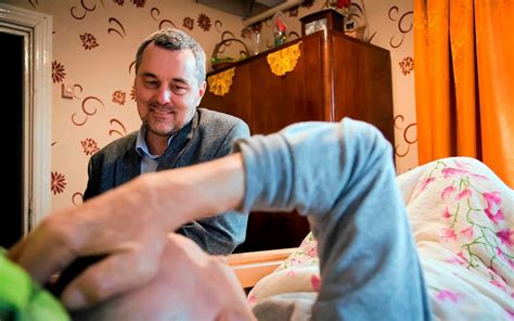 Nie da się leczyć przez telefon. Wiejskie hospicjum w dobie