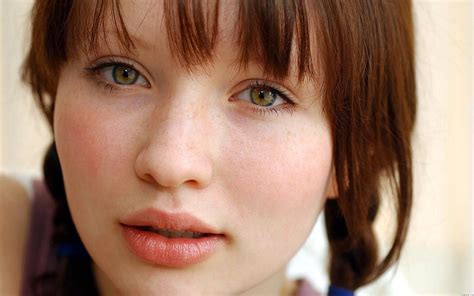 Celebrity Emily Browning HD Wallpaper
