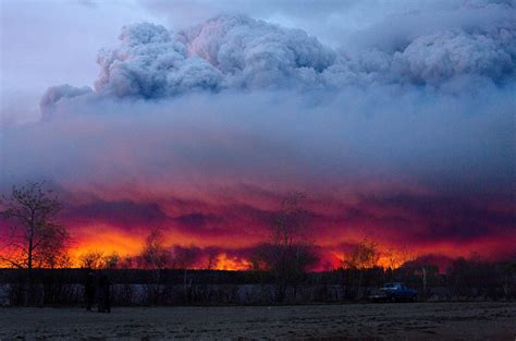 Wildfire In Alberta Now 210000 Acres In Size The Columbian