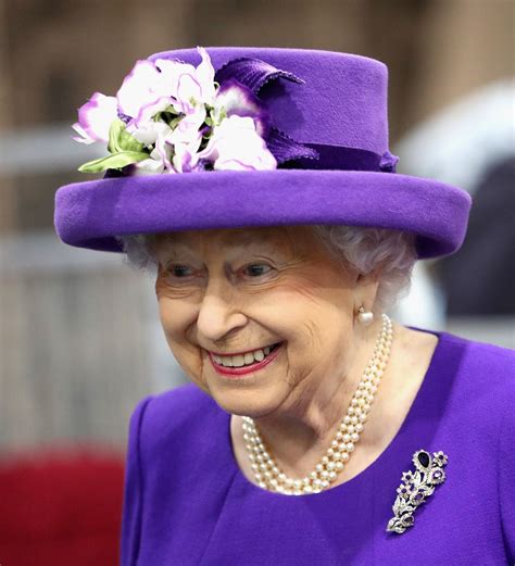 El Regalo Que Volvió Histérica A La Reina Británica Isabel Ii 0701