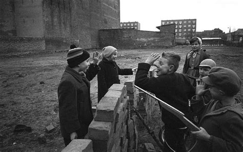 Photos Marquantes Du Mur De Berlin De Sa Construction Sa Destruction