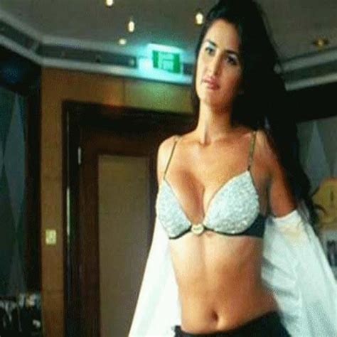 Katrina Kaif Wet Pose In Boom Photos And Wallpapers Of Hot Beauty