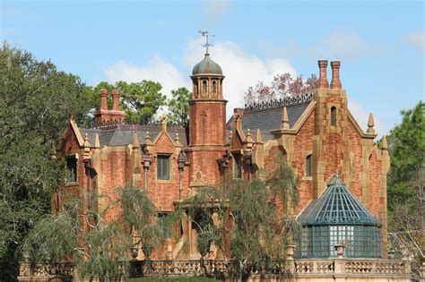 Disney Avenue Around The World Tour Of Disneys Haunted Mansions