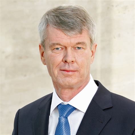 A further €715m of the writedowns were the result of widening spreads on dz's portfolio of bank bonds. AGCO nombra a Wolfgang Kirsch como miembro de su Junta ...