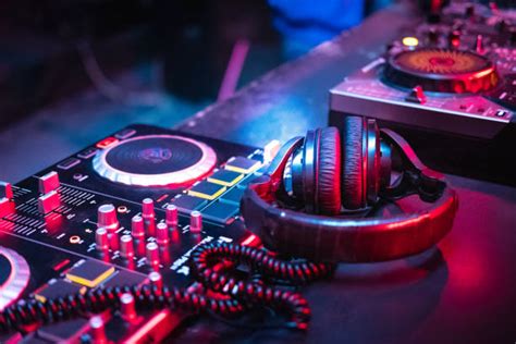 40 Drum And Bass Mix Stock Photos Pictures And Royalty Free Images Istock