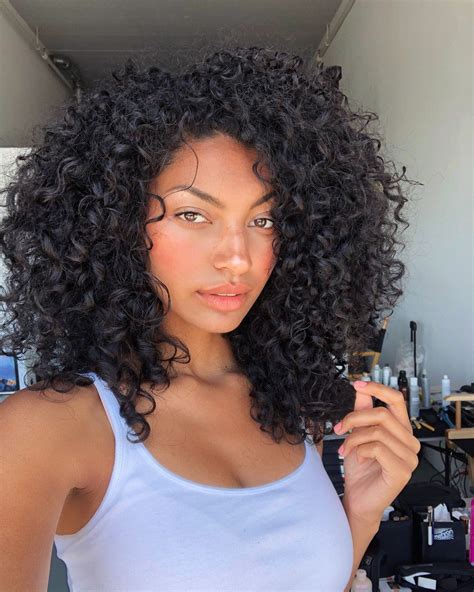 My last haircut was in november at deva chan in nyc. What Is 2c Curly Hair? 15 Style Ideas For 2c Curly Hair | ThriveNaija