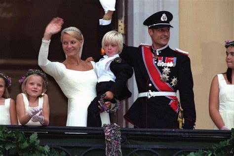 It has become trendy to knit. Mette-Marit und Haakon von Norwegen feiern ihren ...