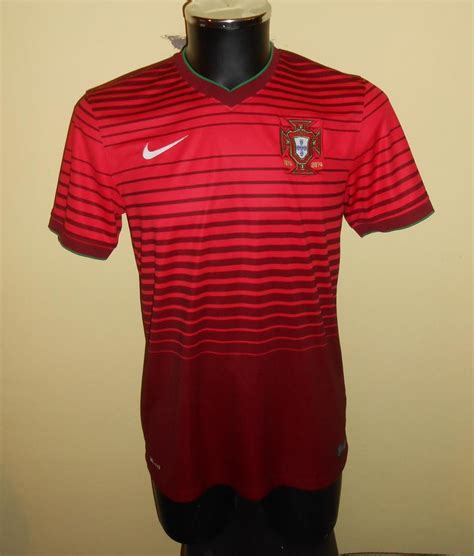 Find the portugal 2020 stadium home men's football shirt at nike.com. Portugal Home football shirt 2014 - 2016.