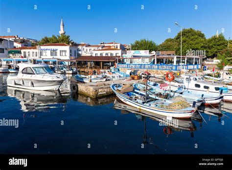 Kleine Fischerboote Im Hafen Der Insel Bozcaada Canakkale Türkei