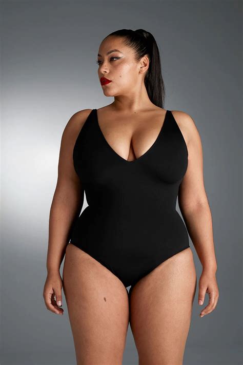 18 Best Swimsuits For Large Busts—an Ultimate Guide 2022 Well Good