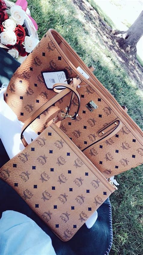 Follow trυυвeaυтyѕ for more ρoρρin pins Bags Purses Luxury purses