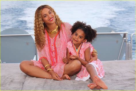 Beyonce Shares Rare Photo Of Twins Rumi And Sir Photo 4120998 Beyonce