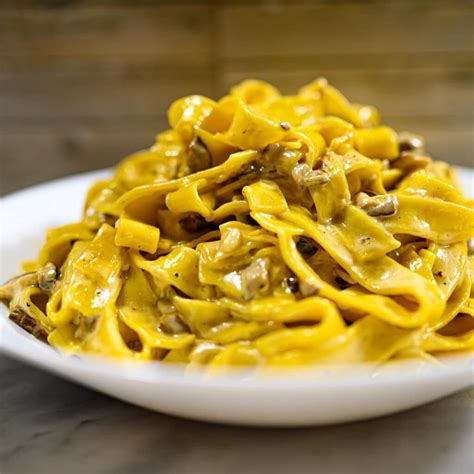 Tagliatelle ai Funghi (Pasta with Mushrooms) - Skinny Spatula