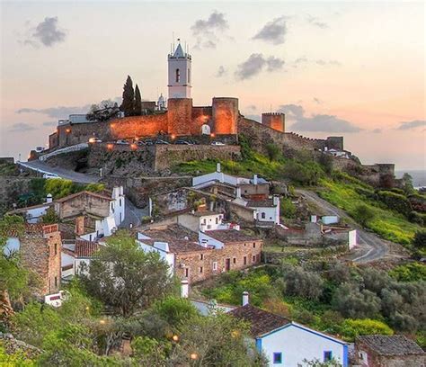 O pavilhão principal é composto por zona de laboração, escritório com wc, arrecadação, escadas de acesso ao 1º andar. Reguengos de Monsaraz | Alentejo | Portugal | Portugal ...
