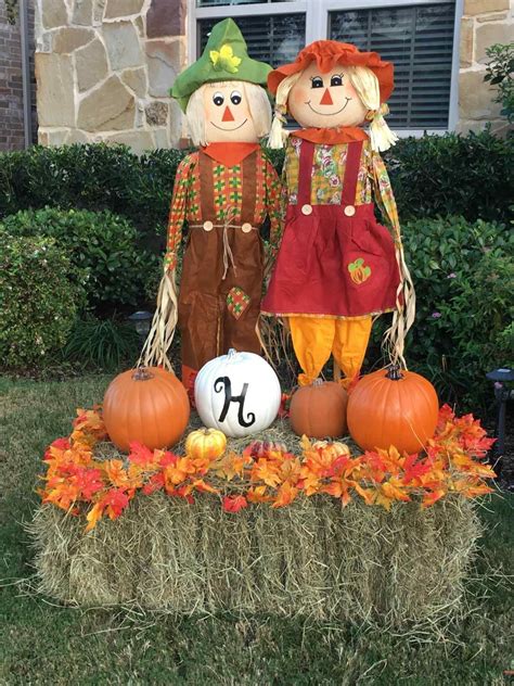15 Fabulous Scarecrow Yard Decoration Ideas For Fall And Halloween
