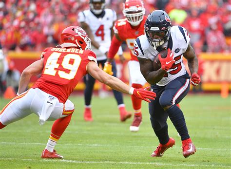 Minimum salaries are collectively bargained by the nfl commissioner, who represents the owners, and the nfl players' association (nflpa), which. NFL free agency 2020: Exploring potential salary cap cuts ...