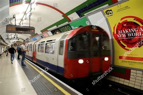 Piccadilly Line Train Arrives Piccadilly Circus Editorial Stock Photo