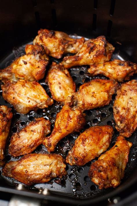 You might think a recipe like this is hard, but i'm here to tell you it's super easy. Buffalo Air Fryer Chicken Wings with Blue Cheese Dip - The ...