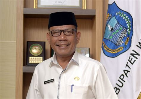 Tukang besi south has no descendants or varieties listed in wiktionary's language data modules. Helatan Event Festival Tukang Besi di Wakatobi tak Jelas ...