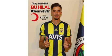 14 nisan 1998 yılında bursa'nın osmangazi ilçesinde doğan altay bayındır, doğma büyüme bursalı olan bir sporcudur.futbola da memleketi olan bursa'da başlamış ve bursa. Fenerbahçe kalecisi Altay Bayındır'dan Türk Kızılay'ına bağış