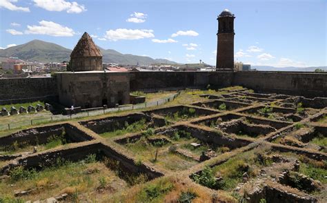 Erzurum Kalesinin Iç Kısmı Da Restore Edilecek Haberi Arkeolojik