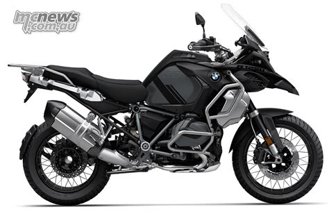 Les détails mats et brillants de la peinture black storm metallic/noir/achat grey accentuent la silhouette puissante de votre gs. BMW R 1250 GS Triple Black is back | MCNews