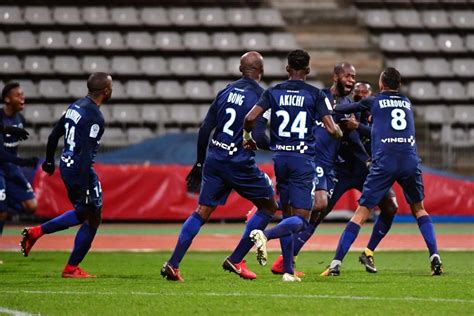 Football Ligue 2 Le Paris Fc Rate Sa Chance Contre Lens 2 2 Le
