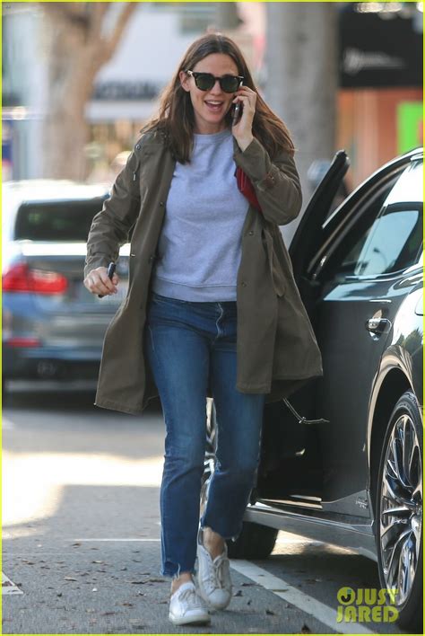 Jennifer Garner Is All Smiles While Running Errands In La Photo 4210678 Jennifer Garner