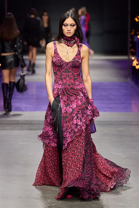 Vogues Best Looks From The Versace Spring Summer 2023 Show