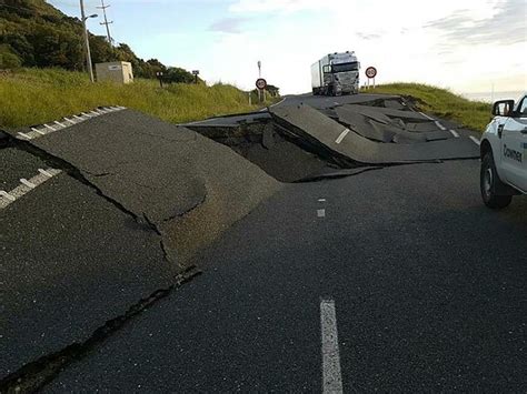 Según el usgs, el terremoto tuvo su epicentro en las islas kermandec y ocurrió a las 19:28 gmt (16:28 hora chilena) de este jueves. Terremoto en Nueva Zelanda: impactantes fotos de sismo de 7,8 grados que dejó dos muertos ...