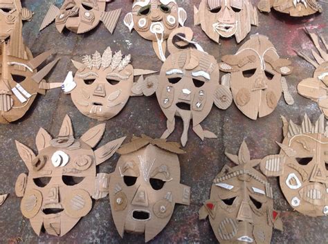 Cardboard Masks Ready For Spraying Elementos Das Artes Visuais Artes E Artesanato Artesanato