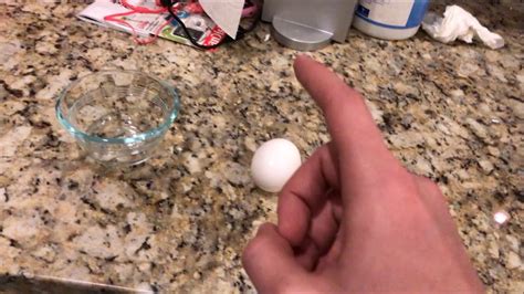 How To Crack An Egg With One Hand Youtube
