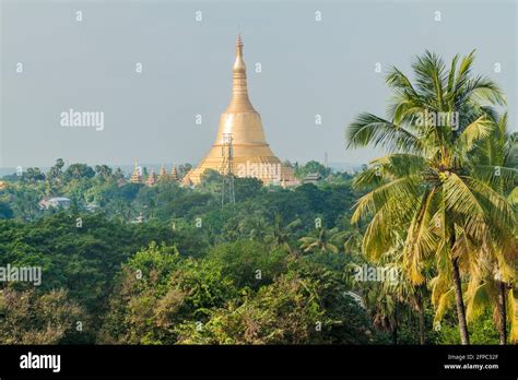 Shwemawdaw Pagoda In Bago Myanmar Stock Photo Alamy