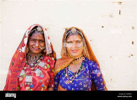 Two Women Of Jaisalmer India Thar Desert Rajasthan Stock Photo Alamy