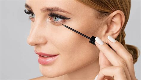 Tips To Apply Liquid Eyeliner Perfectly