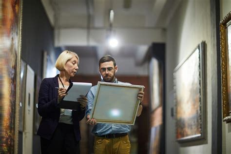 Art Curators In Museum Art Rights Proteggi And Valorizza La Tua Arte