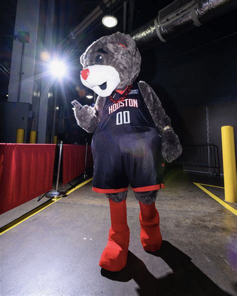 Tay On Twitter Rt Nicekicks Rockers Mascot Clutchthebear Is Wearing His Own Version Of The