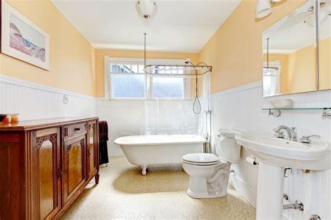 Decorating with claw foot tubs. Why You Shouldn't Install a Clawfoot Tub in Your Home